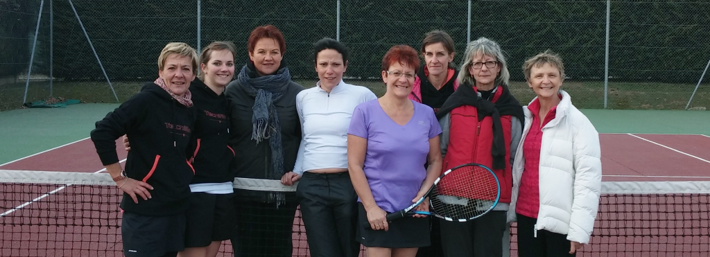 L'équipe du Tennis Club la Chapelle de la Tour avec l'équipe de Domarin